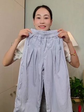 家里有怕热的小朋友,试试这个山本凉凉裤。这个三伏天,就要清清爽爽的过~#强烈推荐 #显高显瘦显腿长 #百搭裤子 #高品质童装 #山本凉凉裤