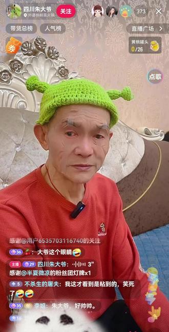 人人喜欢的网红大爷一天到处唱歌跳舞也给他们挣不少钱到后面没有流量了就长期反锁在屋里面吃饱穿不暖在到后头有病不去医。田世坤说这个病是医不好,我给她好好商量把老人家血汗钱拿出医,田婆娘不同意医,医了都是空的,说我管娘家事关多了,又说我想老人家血汗钱把所有的罪都往我身上安冤枉我黑我,我要医老父亲她不同意医,最后吵得她办法了就把老父亲找个老年科医生看一下脚杆,当到全粉丝朋友说没有病。从她们把老父亲推出來那天起,身体情况不是很好我和大嫂说了老父亲的病情,大嫂说必须去医第二天我就和我老公一起把老父亲送到医院住院做各检查,当我把检查做完老父亲主持医生急急忙忙跑到病房问病人摔了跤吗?我说没有呀,医生老人家是脑出血喊到办公室里去看,天老父亲呢医生给我说老父亲脑出血小脑周围都是血,那我问这血是怎么回事,医生给我说这个摔了的,小脑脑花都散了那么走得吗,医生又给洗肋巴骨断了五根天老爷当时有心疼有着急当时我都蒙了,我说田婆娘前几天不是带来看了医都吗?医生只看脚杆,天老爷老父亲肋巴骨头断了五根是怎么活过来的,医生又说老人家心脏也严重随时都要有心硬脑硬的可能天我问医生这些伤有好久了二三个月前医生给我肋骨都节巴了,脑出血也是陈久伤,我问医生怎么为现在,医生谴责我们是那么带的老人家当时都不弄起来医,人都这个样子才来,老天爷呢不是我不医,