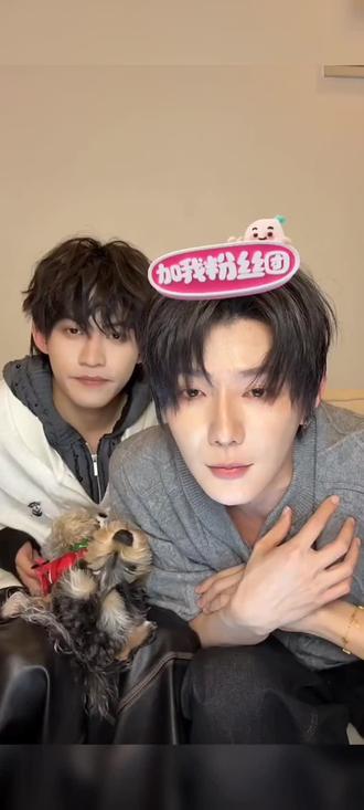 啊~说的这两句泰语有没有被迷住,两个人都好可爱,还有普普star也好可爱,好喜欢根本不够看👀#云旗 #郝熠然 #直播录屏分享