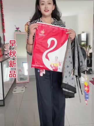 五只白鹅的牛仔裤,质量还是一如既往的好,版型也超好看#好物推荐🔥 #强烈推荐
