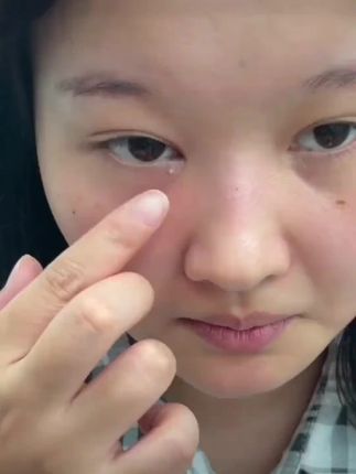 #上热门 但凡早点发现这款#牛油果眼霜,也不会被#脂肪粒 困扰这么多年。有小粒粒的姐妹, 定要冲起和小粒粒说拜拜#眼部保养#平价好物