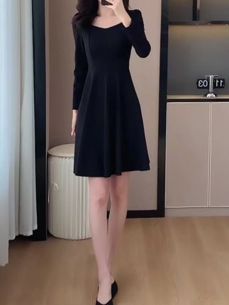#黑色连衣裙 #梨形身材穿搭 #遮肉显瘦穿搭 #显瘦显高显气质 #优雅气质