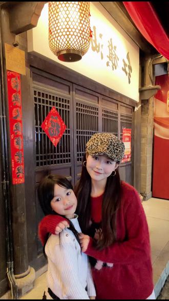 🐰;“尼克狐尼克!你被捕了!”
🦊;“为什么?伤了你的小心脏?”#拍照花絮 #尼克狐尼克