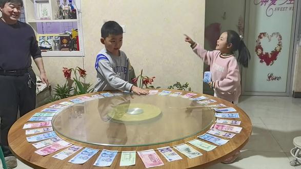 #新年快乐 #家庭转盘 新年快乐 开开心心