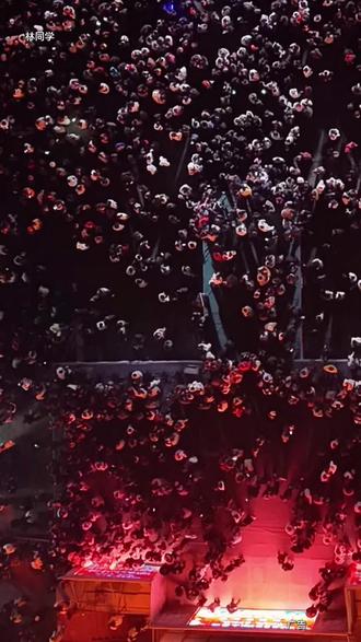 郓城水浒好汉城,春节不打烊,左下角团卷#好汉城里过大年 #春节游玩好去处 #自贡花灯 #英歌舞 #无人机灯光秀@水浒好汉城景区 @2026年菏泽冰雕大世界官方号