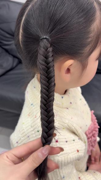 鱼骨辫教程,简单到一看就会那种哦 #鱼骨辫教程 #儿童编发 #鱼骨辫