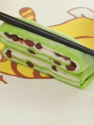 糖蜜豆 我最喜欢跟酸奶水果一起吃,饭后小甜品的,就是这个糖蜜豆,是我家必备的,一袋有20g软糯香甜的蜜红豆,也可以直接吃的。