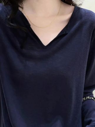 设计感小衫V领长袖T恤女早秋薄款纯色防晒宽松独特洋气衣服女上衣#好看时尚#气质修身款#面料舒服