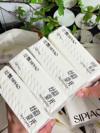丝飘商家你真的是疯了!现在到手18包抽纸你看看才啥价?精选进口原生木浆,四层加厚设计,每张都有精美压花,不连抽也不掉纸絮,纸张柔韧有劲,湿水也不容易破,可以当小湿巾用了,摸起来就像婴儿肌肤一样柔软,对纸巾有要求的姐妹们,趁划算赶紧囤#生活好物 #纸抽 #纸巾 #面巾纸 #推荐