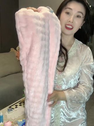 干发帽果然还是这种加厚加大的吸水快,擦个脸的功夫就干的差不多了!#加大加厚干发帽 #干发帽吸水性好很柔软 #干发帽不掉毛 #干发帽干得快