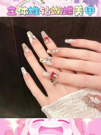 纯手工立体堆钻精致。彩色蝴蝶造型灵动。猫眼月光感清透迷人。光疗工艺质感细腻。日常搭配增添亮点。多种风格轻松驾驭。细节处理彰显用心 #春日美甲 #立体堆钻 #蝴蝶美甲#猫眼美甲
