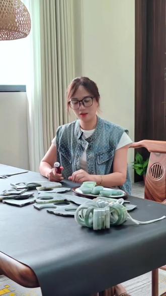 源头翡翠的魅力,冰飘花#翡翠手镯 #冰飘花翡翠手镯 #翡翠原石 #翡翠魅力