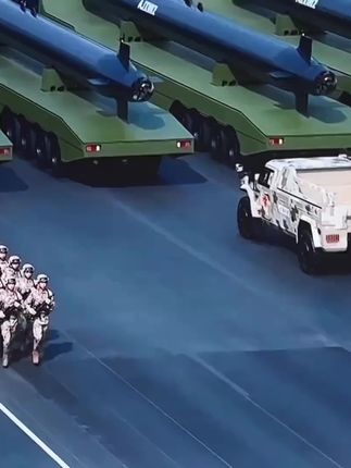 {此生无悔入华夏,来生愿在种花家 }2025,九三阅兵 这一段可以封神了 和游戏里的画面一样 震撼全球 百看不厌#解读九三阅兵效果立竿见影