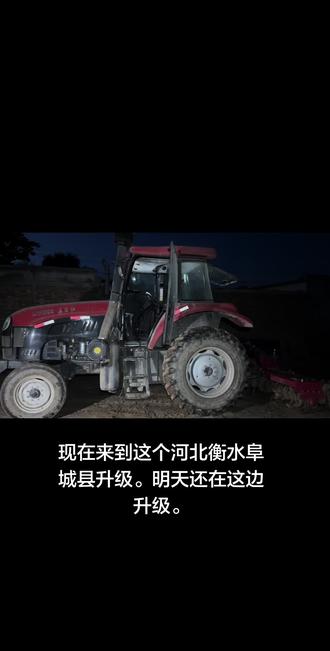 困扰很多老铁一个很烦恼的事情就是东方红国三全系高压共轨发动机都有一个问题,想必大家都知道。就是买新车回来的时候特别有劲使不完的劲,东方红国三高压共轨发动机都是一代经典的发动机,说实话,动力特别强劲,买新车的时候回来简直是哇哇叫,使不完的劲,但是它的缺陷就是用了好几年之后车子旧了之后。感觉动力与新车的时候,差的不是一丁半点儿差的太多,还有些一旦只要换过一套喷油器之后,它的动力就不如以前强了,会差的太多,差的不是一丁半点儿。有些老铁说了,为什么我新车的时候有劲,用用之后就没劲了,那是发动机硬件正常磨损了,导致的发动机动力丢失,硬件哪里是磨损的?到底什么是硬件?硬件就属于是发动机的喷油泵柱塞儿轻微磨损,导致油压稍微有一点偏低,第二者来说就是喷油器。正常磨损各方面阀件正常磨损,导致喷油器的响应时间变慢,响应速度变慢,变慢之后各方面喷油量参数会变,会变小,喷油会变延迟,所以说动力会发现迟滞的问题,第三者来说就是这个硬件发动机的硬件模式,发动机的硬件就属于是钢筒活塞配套。轻微磨损,导致气缸压缩变低,还有就是你的气门座圈有积碳了,导致气门座圈轻微漏气,磨损导致的缸压不足,也会导致一部分动力丢失掉了第三者来说就是你的正时齿轮都有活动量,都有矿量,就是齿轮有间隙了,导致点火时间晚了,各方面的参数变了,因为电喷车它的点火时间是按照正时齿轮所对应的夹角还有信号盘来反馈它的信号来让它精确的计算喷油量及喷油时间的,如果正时齿轮轻微磨损,它发动机点火会变得很延迟,动力会丢失很大,加上这几点。加在一起它发动机原装数据所里面的喷油量及各方面的参数已经不够它使用了,可以明确的告诉你,新发动机适用于原车数据,但是车子旧了之后你的原厂数据并不适合你的发动机磨损的特别快,有些甚至几百小时,只要加一次小油就感觉动力衰减了。一上电脑检测无故障码,一切正常,就是没劲,这个时候只有通过电脑版数据升级,通过软件去修正,去弥补发动机磨损的损失,就是通过电脑软件去把内部的数据给改变,把发动机各方面丢失的参数给通过这个电脑重新给匹配增加上去弥补一下发动机硬件磨损的损失,找回发动机丢失的动力。这就叫做动力升级。动力升级并非加大发动机的马力动力升级分好几种动力升级。一方面就是我说的,通过数据各方面的参数调教来弥补发动机磨损的损失,找回丢失的动力,这也叫动力升级。还有一种是从大马力发动机上复制一个大马力版本儿刷写上去这也叫升级