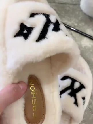 秋冬氛围感厚底增高毛毛拖鞋!5cm增高!小个子必备!巨巨巨百搭!显高显瘦显腿长还显白!推荐米白色#毛毛拖鞋 #好穿不累脚 #毛毛鞋 #毛毛拖#创作灵感