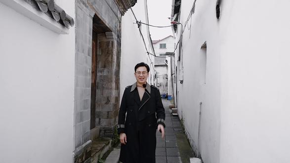 #树德堂 #明清古宅 #树德立行#中式建筑
行至树德堂,
一檐一瓦藏岁月,一字一句寄初心。
以温柔之声,承庄重之礼,
不负相遇,不负托付。