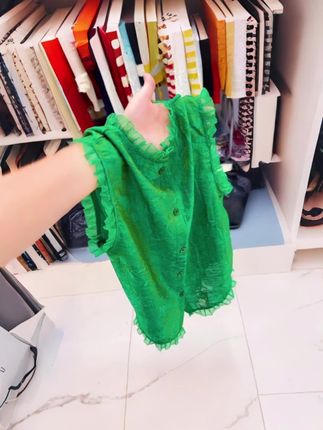 #今日人设是都市丽人 #解锁职场穿搭 #包出片的夏日玩水LOOK #穿搭的尽头是极简 #一击即中的夏日穿搭