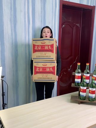 这款#北京二锅头 整箱12瓶!还包邮到家!#清香型白酒 #好喝不贵 #纯粮酿造好喝不上头 #二锅头