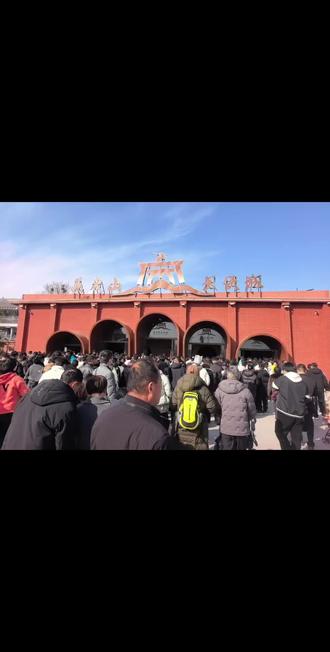 把爱🩷留在万岁山!今日上午 10:30 已限流,请务必提前购票#旅行推荐官 #旅行大玩家#万岁山武侠城 #一张图证明你去过的地方 #一本正经游客照