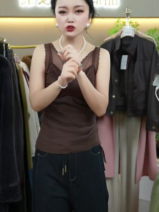 但凡穿上这条牛仔裤的姐妹没有说不好穿的! #显瘦牛仔裤 #好穿舒适 #百搭又好看 #秋季新款 #面料柔软舒适