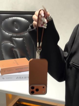 ins风纯色挂绳手机壳!高级感直接拉满 ~真的很适合秋冬#爱了爱了 #学生党必备 #高端手机壳 #这个手机壳真的长在我心巴上了