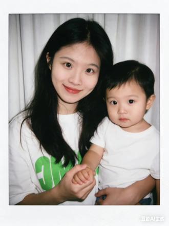 男朋友你知道吗,你小时候我还抱过你呢。抱过男朋友小时候ai指令教程来啦#豆包ai #豆包P图已经nextlevel了 #豆包p图指令 #豆包p图 #旧照片 男朋友小时候照片 ai生成男朋友小时候照片ai生图aip图教程