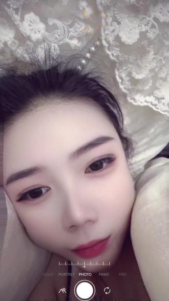 正式和你告个别吧,谢谢你的出现。未来的路漫漫,不会再有我和你的我们了。爱而不得的时候,再爱就不礼貌了。把你归还人海,是清醒,也是知趣。我们好像不该这样,但是好像也只能这样,能让你开心快乐的人太多了,我就先告辞了,真的好遗憾,明明不想失去,但又无能为力,真的很不喜欢这种感觉,突如其来的遇见,毫不留情的散场。
爱的不尽人意,今天是最后一次啦!对于这段感情,故事从打扰你开始,从我的问题结束。各自安好吧,有你陪我走的这段路就够了。在彼此心里待过就够了。我说不清多少次想要放弃,可终究做不到,放不下就放不下吧,以后我对你的爱埋藏于心底吧,可能有一天我还是会忍不住去打扰你,请你不要介意无意间的打扰,我只是还不适应没有你的日子,请你再给我一点时间,我会慢慢放下的,和你在一起的日子我真的很开心,谢谢你的陪伴,只是还不知道,还要多久才能习惯没有你的生活,或许有那么一天放下自己的执念和不甘。带着遗憾,过着没有你的生活,是放过,也确实是无能为力…..十几年的感情终究 抵不过你的一见钟情 。好吧 !我放过你了 也放过我自己吧。