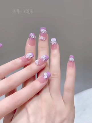 越雕越有成就感的花花美甲,秘密就是用了这个双头雕花笔哟🥰 #美甲分享 #美甲笔 #雕花美甲 #雕花胶 #金钻美甲主号