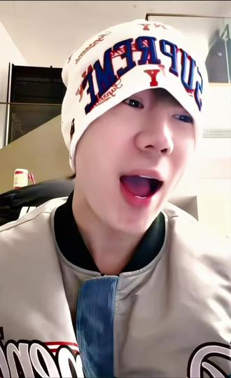“玫瑰花布满房间”🥰 日子怎么可能跟谁过都一样😭路卓豪你别太浪漫了,每年都给足了我们仪式感和惊喜🥹
#鹭卓 #种地吧鹭卓 #路卓豪 #真实生活分享计划 #上热门 @抖音小助手 @DOU+小助手