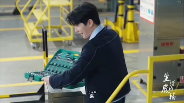 🐏不知道哪个是快速扳手和套筒,但杨洋会搬起整个工具箱,太可爱了我🐏,#生活的底稿#杨洋#人民日报
#每一帧都是热爱 #上热搜 @DOU+上热门