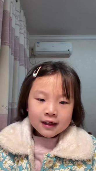 无意中看到6岁的女儿拿我手机录的扎头发视频,小孩子在大人看不到的地方偷偷成长#爱臭美的宝宝 #记录自己的点点滴滴