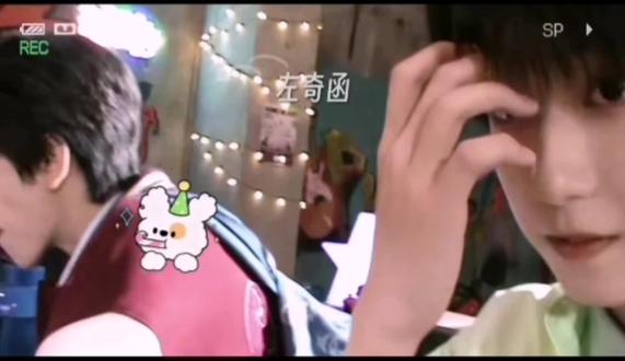 #追星是通往幸福的密码 奇文#左奇函 #生日快乐 天天开心,请幸福降临你们手心