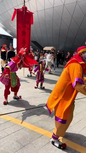 小梅沙海洋世界也有英歌舞!#在小梅沙过深圳年 #深圳春节海边遛娃撒欢指南 #深圳春节醒狮还能这么玩#深圳春节绝美海边花展打卡#在海洋馆偶遇英歌舞小时迁