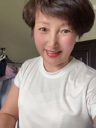 本来是吃一碗饭的,今天有黄泥螺,又添了一碗饭,哈哈,味道鲜美,好过瘾好下饭,真心好吃!#宁波风味8a黄泥螺