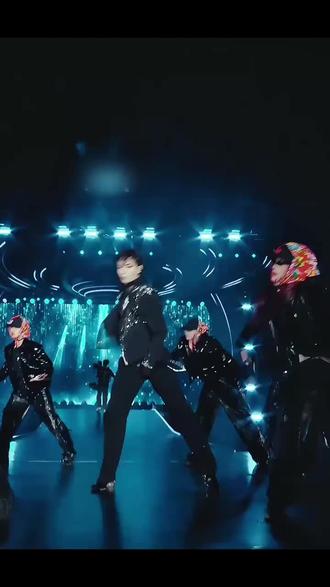 这哥太上头了,已经抱三天了,还没下轿呢?哈哈哈😃#张艺兴封神名场面exo #神级live现场