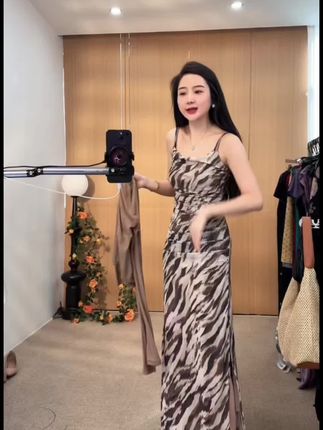 两件套性感时尚风斑马纹百搭吊带包臀连衣裙女搭配休闲风长袖开衫 #连衣裙 #气质连衣裙 #时尚连衣裙 #美出高级感 #穿出自信穿出美丽