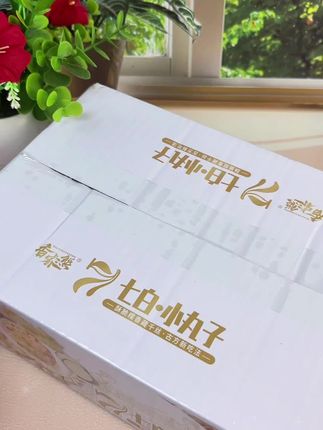 #上热门 平时嘴巴闲不住,爱吃小零食的姐妹一定要试试这个七白小丸子,它是用七种白色食材做成的,配料表很干净,没有乱七八糟的添加,而且还是非油炸的,吃起来又酥又香又糯,微甜不腻,越嚼越香,好吃到根本停不下来。关键这价格也太划算了,趁链接还在,赶紧囤!#零食推荐 #低卡零食 #休闲零食分享 #DOU+小助手@抖音小助手
