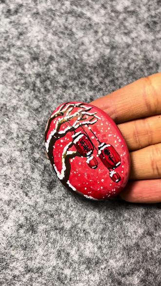 丙烯马克笔石头画——马上就要过年了,捡块石头,我带你画一幅年味十足的灯笼画吧#跟我一起学画画 #创作者中心 #创作灵感