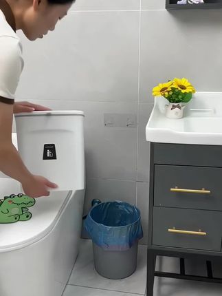#创作灵感 家用壁挂式垃圾桶大容量悬挂式带盖橱柜门厨余垃圾桶客厅收纳筒#壁挂式垃圾桶 #居家好物 #美观实用 #好东西一起分享 @DOU+小助手 @巨量千川