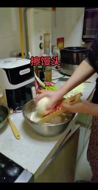 做饭我是认真的好吃那是必须的 ,牛肉丸子满口留香 营养丰富 扣弹爽滑,按着视频做起来吧!