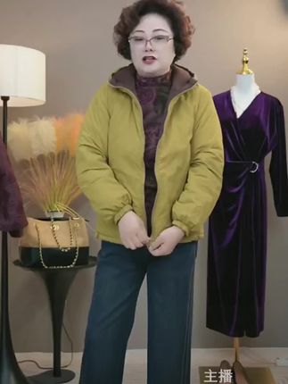 2025秋冬季户外双面穿连帽短款妈妈装保暖棉衣外穿红色棉服女#保暖棉衣 #棉服 #秋冬外套 #妈妈装 #保暖又好看
