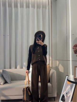 我也是小个子,现在秋冬季节穿这套好有氛围感呢#ootd 穿搭#谁穿谁好看#显高显瘦穿搭#气质穿搭#新款来啦