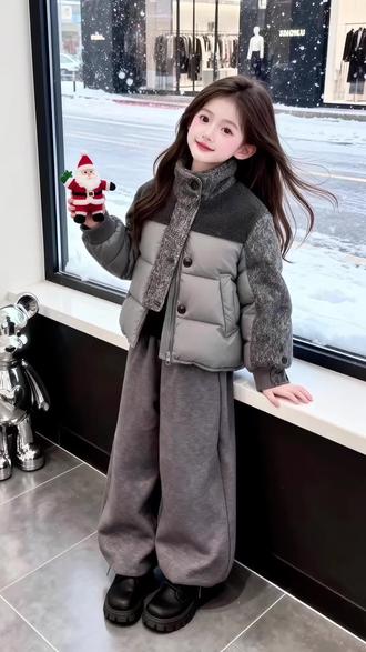 女童酷飒风拼接棉衣冬季套装2025新款中大童韩系面包服加绒弯刀裤#童装 #高品质童装#新年穿搭 #潮童穿搭 @DOU+小助手