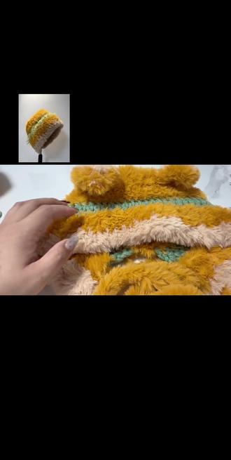 第一次录视频讲解,将就看看吧😁
耳朵部分:灰色皮草起5ch倒二回钩织X,T,F,E再钩织一圈X,换黄色皮草钩织一圈X
流苏部分:3股编辫子,取自己需要的长度即可
#钩织帽子 #钩织 #手工diy