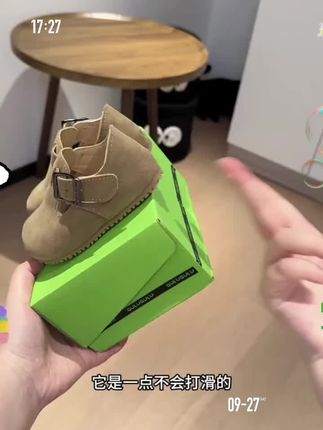 不管咱大人小孩都少不了的洋气百搭鞋,就是#勃肯鞋 ,品质超好,这个价格到手跟实体店齁贵一模一样!#儿童童鞋 #秋天穿搭