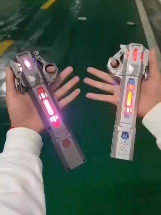 哇塞🤩这个#光剑 有点酷,没有哪个男孩拒绝得了吧,孩子的快乐其实很简单#星球大战 #绝地武士 #男孩玩具#激光剑