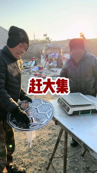 小仙女们冬天是不是容易嘴干 嘴裂口 出门不涂口红没有气色,千人千变的润唇膏,涂上水润保湿效果好,而且每个人的颜色都是不一样的 #记录我的农村生活 #润唇膏