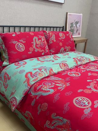 龙凤呈祥,喜结良缘。 孩子结婚,就选这款被套四件套,喜庆红火,全棉双层纱被套四件套,柔软透气舒适不闷热,机洗不掉色。#纯棉四件套 #源头实力厂家 #家纺床上用品 #婚庆床品 #纤丝蔓家纺