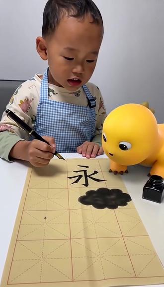 #萌到爆炸了 #奶龙搞怪大作战 奶龙又捣乱了