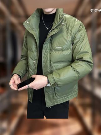 罗蒙2025新款男士秋冬PU皮外套,高端质感与保暖性兼具!立领设计利落显洋气,PU皮质自带高级感;适配秋冬多场景,单穿或叠搭都有型,轻松拿捏男士的保暖又时髦范儿~#秋冬高端立领保暖皮衣 #男士高级感洋气皮上衣 #罗蒙秋冬新款男装 #男士PU皮保暖外套 #男生穿搭